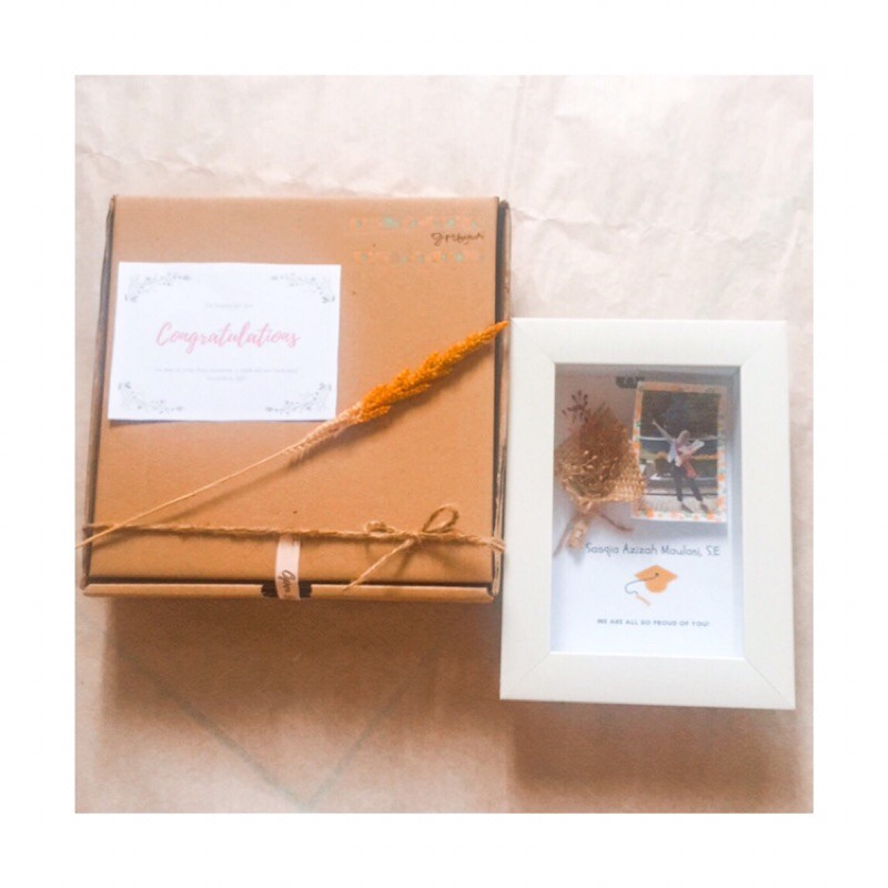 BOUQUET FRAME / KADO ULANG TAHUN / HADIAH ULANG TAHUN / HADIAH WISUDA / HADIAH SIDANG