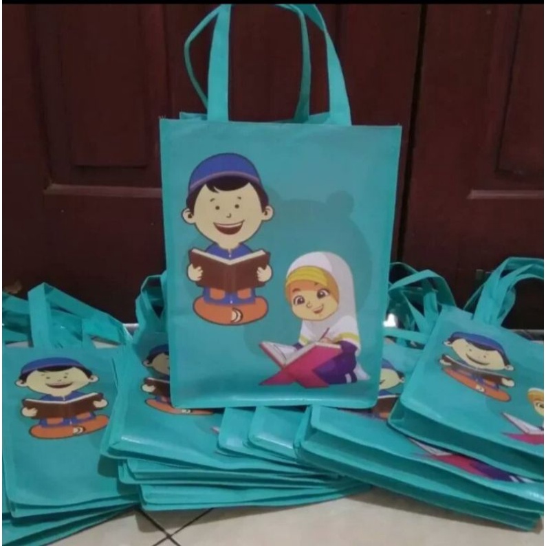 

Tas Souvernir Desain Custom/Goodie bag Custom/Tas Spunbond/Harga per 10 Pcs