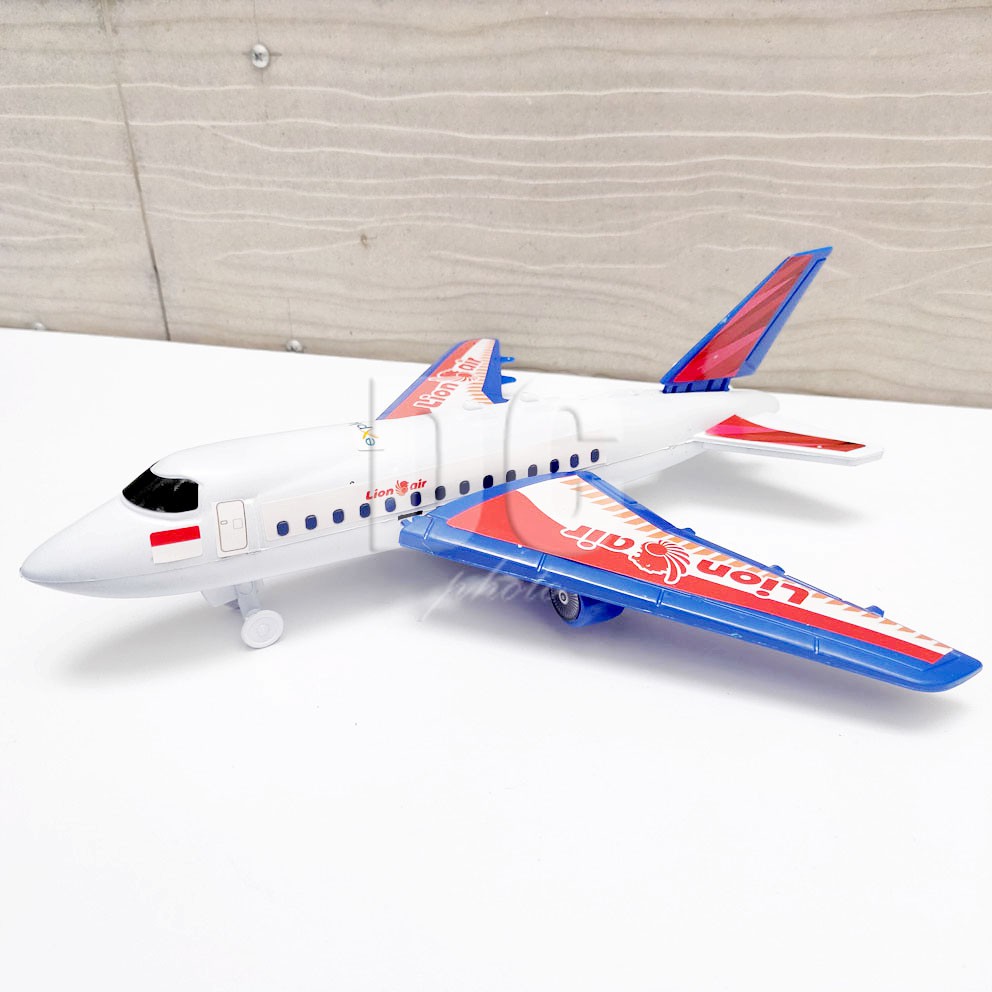 TGA Pesawat LION AIR Mainan Miniatur Pesawat Terbang Musik & Lampu
