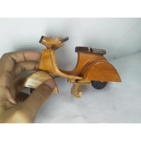 GANTUNGAN KUNCI. SOUVENIR UNIK. OLEH OLEH JOGJA MINIATUR VESPA BAHAN KAYU