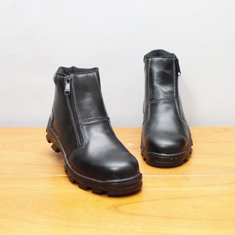 sepatu safety boot model slip on dengan resleting