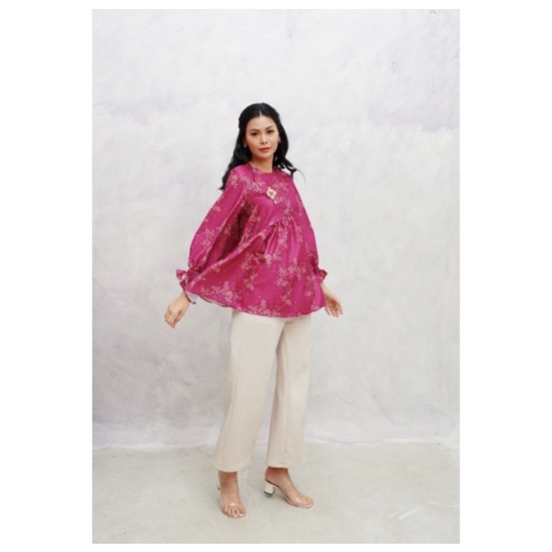 Bella Blouse Raspberry Wearing Klamby