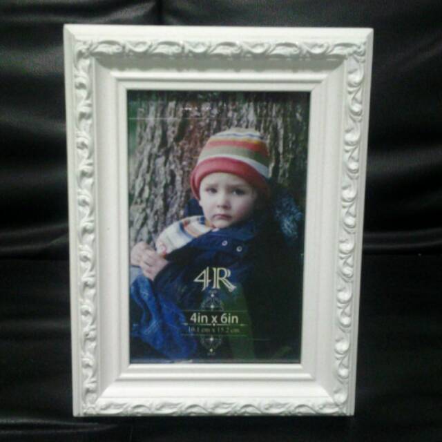 Frame foto kayu 'ukir' warna putih ukuran 4R