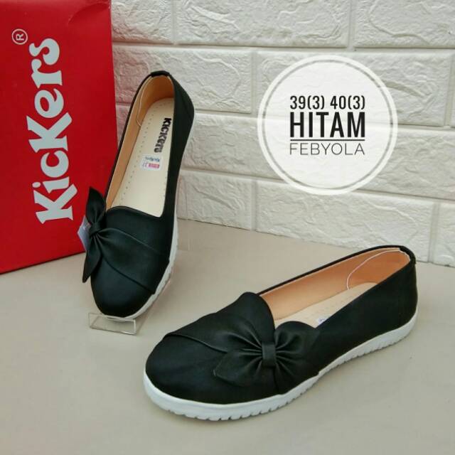 Flat shoes hitam