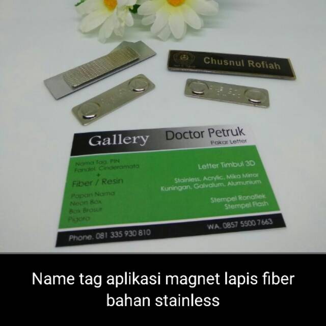 

Name tag aplikasi magnet lapis fiber bahan stainless