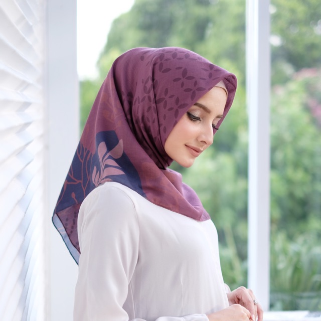 Emerald Jilbab Segiempat Voal Print Motif by Halfmoon