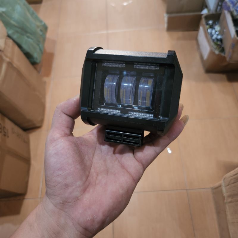 Lampu Tembak Sorot Daymaker T-5481 Mini 3 Mata LED Cahaya Putih 3 Mode Dekat jauh Kedip  + Lampu Tembahan Biru Atas Bawah
