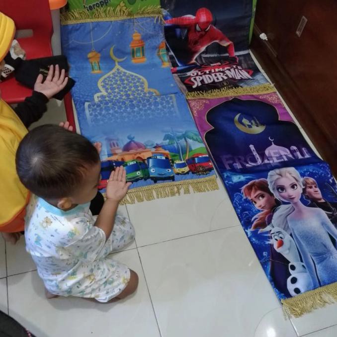 Sajadah Anak Karakter Tebal Lapis Busa - Tayo Terbaru