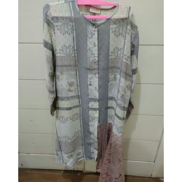 booked tesias tunik
