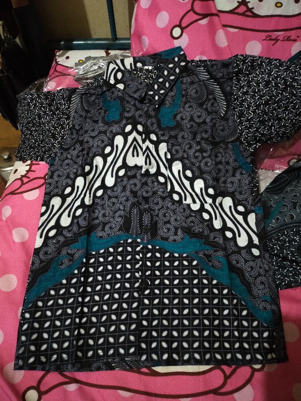 Baju Batik Couple Ayah Dan Anak Cowok Motif Dimensi Abu / Baju Ayah Dan Anak Terlaris / Cod