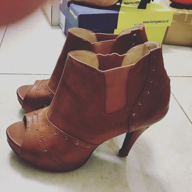 Preloved Iconinety9 branded shoes
