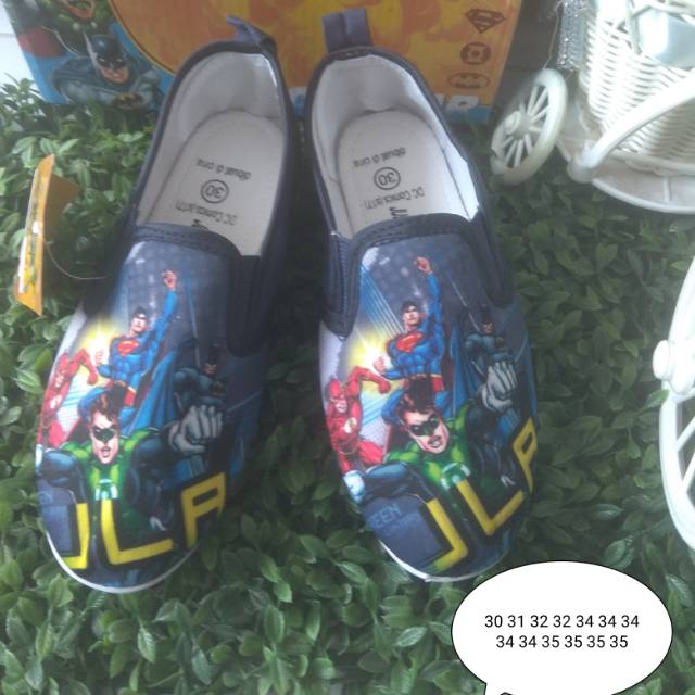 Sepatu anak slip on justice league