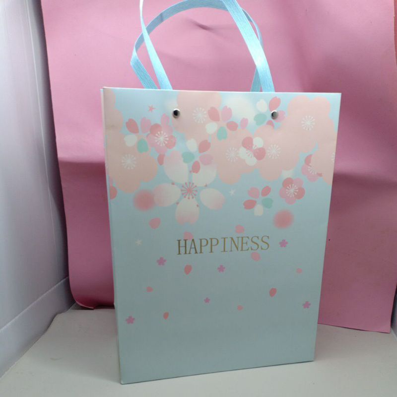 

Paper bag Happiness / paper bag corak / tas biru / paper bag biru langit / paper bag wisuda