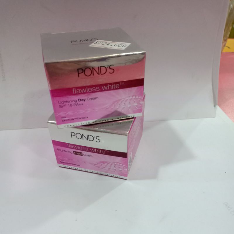ponds flaw less pelembab cream ponds flawless pelembab flaw less pelembab ponds
