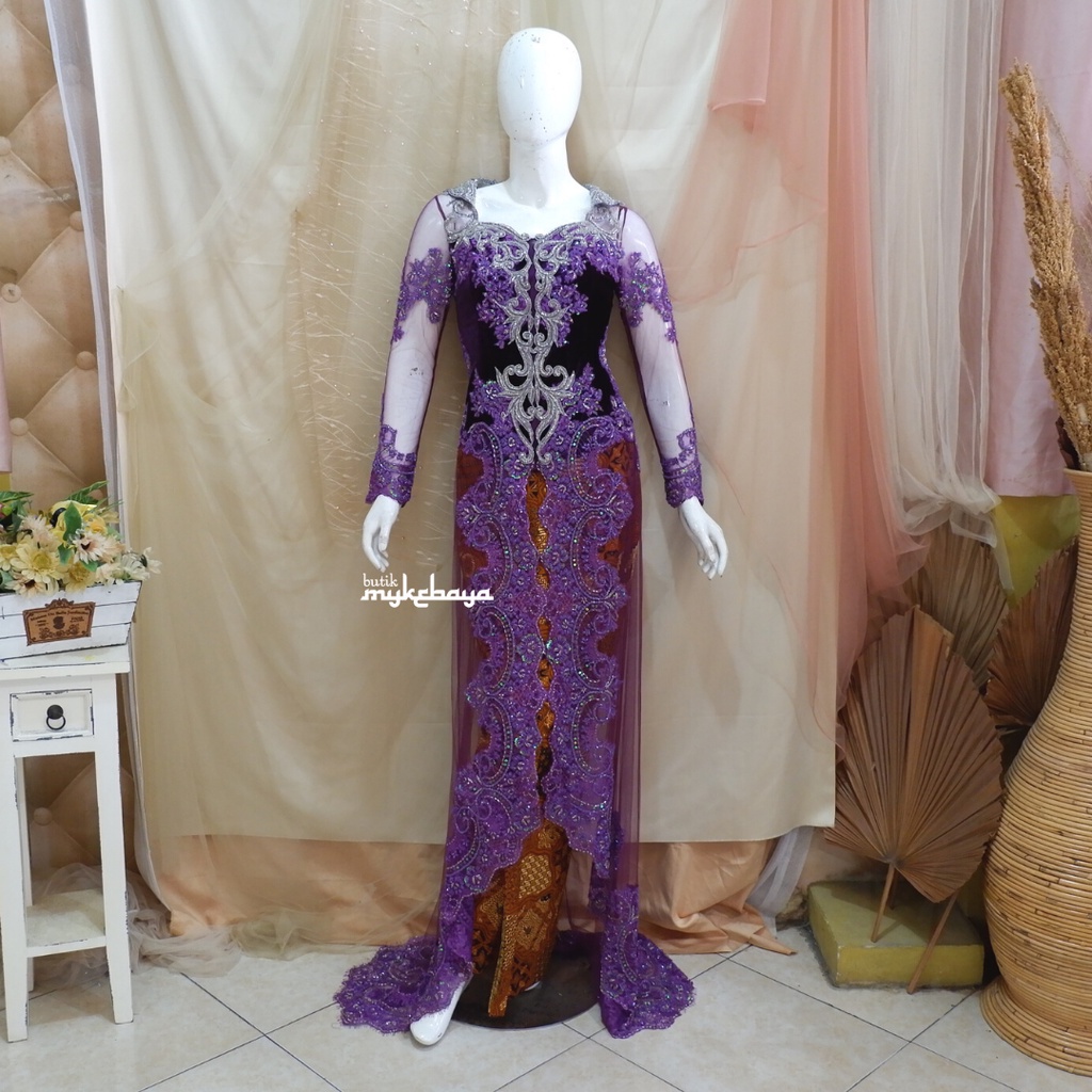 Kebaya Pengantin EK369 (WeddingDress) Kebaya Pengantin Ekor Bludru Tulle