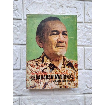 

HOT SALE!!! KESADARAN NASIONAL OTOBIOGRAFI AHMAD SUBARDJO DJOYOADISURYO S.H TERLARIS