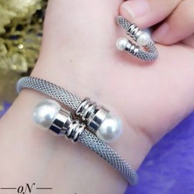 Gelang cincin mutiara titanium 95TD