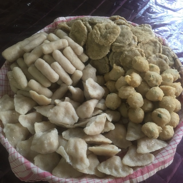 

Pempek palembang asli ikan tenggiri, non msg, no bau, no amis dan pasti enak + cuka botol