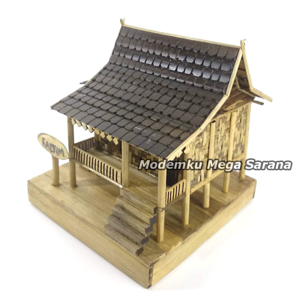 Miniatur Rumah Adat Lamin Kalimantan Timur dari bambu - 15x15x16cm