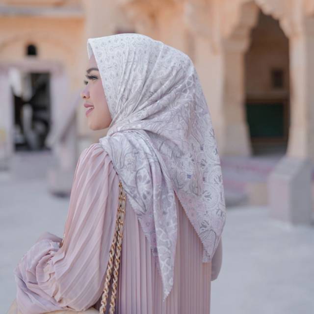 Buttonscarves maharani series SAFED