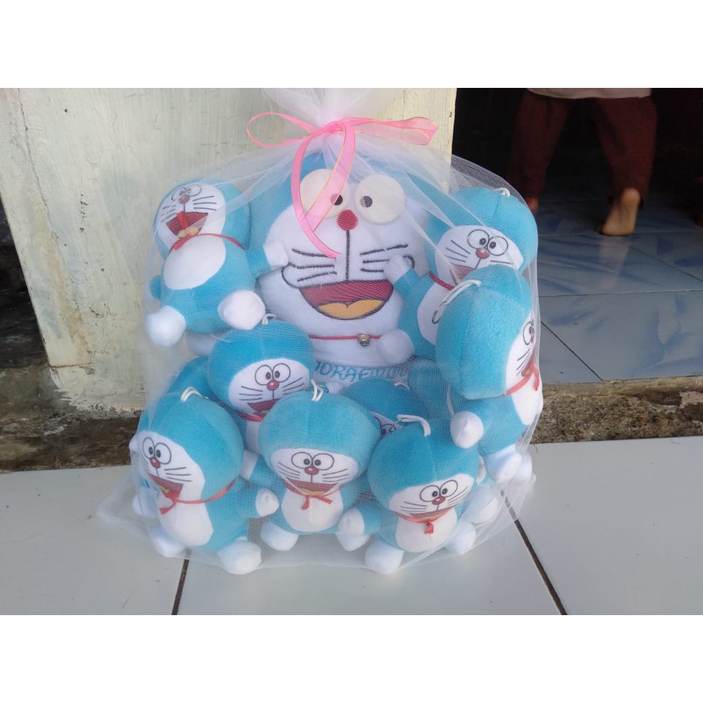 BONEKA DORAEMON BERANAK 10 SIZE L gratis tempelan kaca