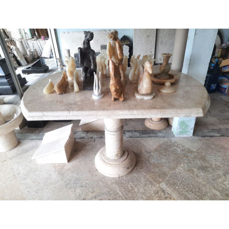 Meja Makan Marmer Oval