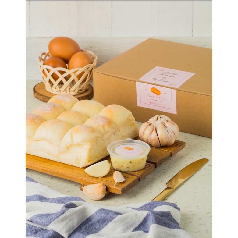 

Plain Bun with Madame Fu Garlic Butter