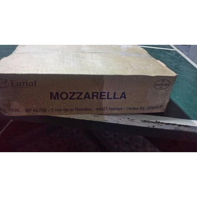 

Keju Mozzarella Eurial / Mozzarella Cheese Eurial (2,5Kg)