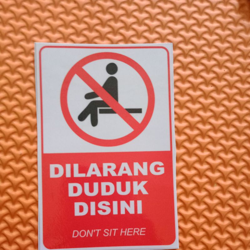 stiker DILARANG DUDUK DISINI