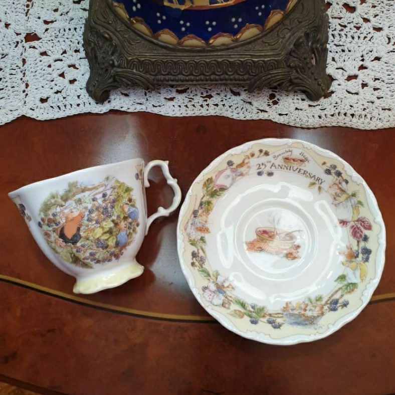 Cangkir Keramik Celebrating 25 years of Brambly Hedge