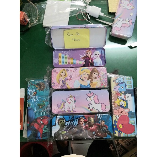

TEMPAT PENSIL KALENG 2 SUSUN KARAKTER BERKUALITAS / TEMPAT PENSIL KARAKTER MURAH