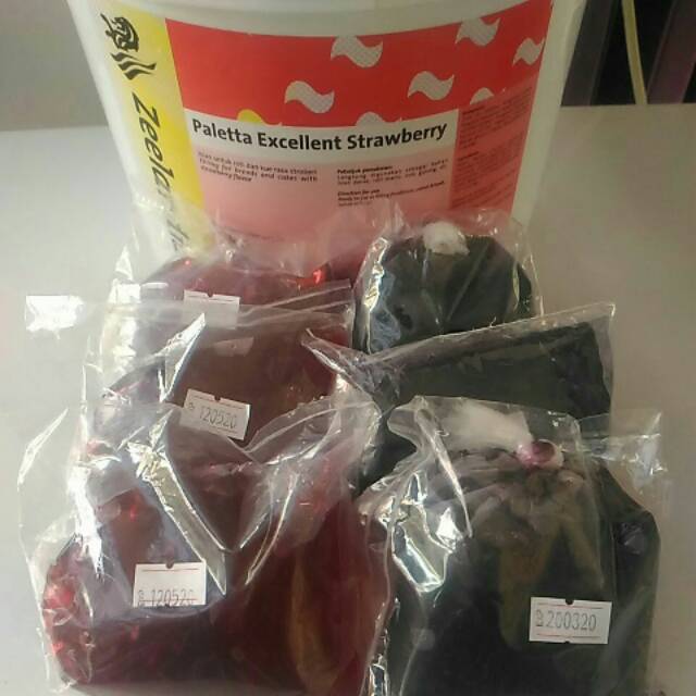 

Selai strawberry dan blueberry paletta