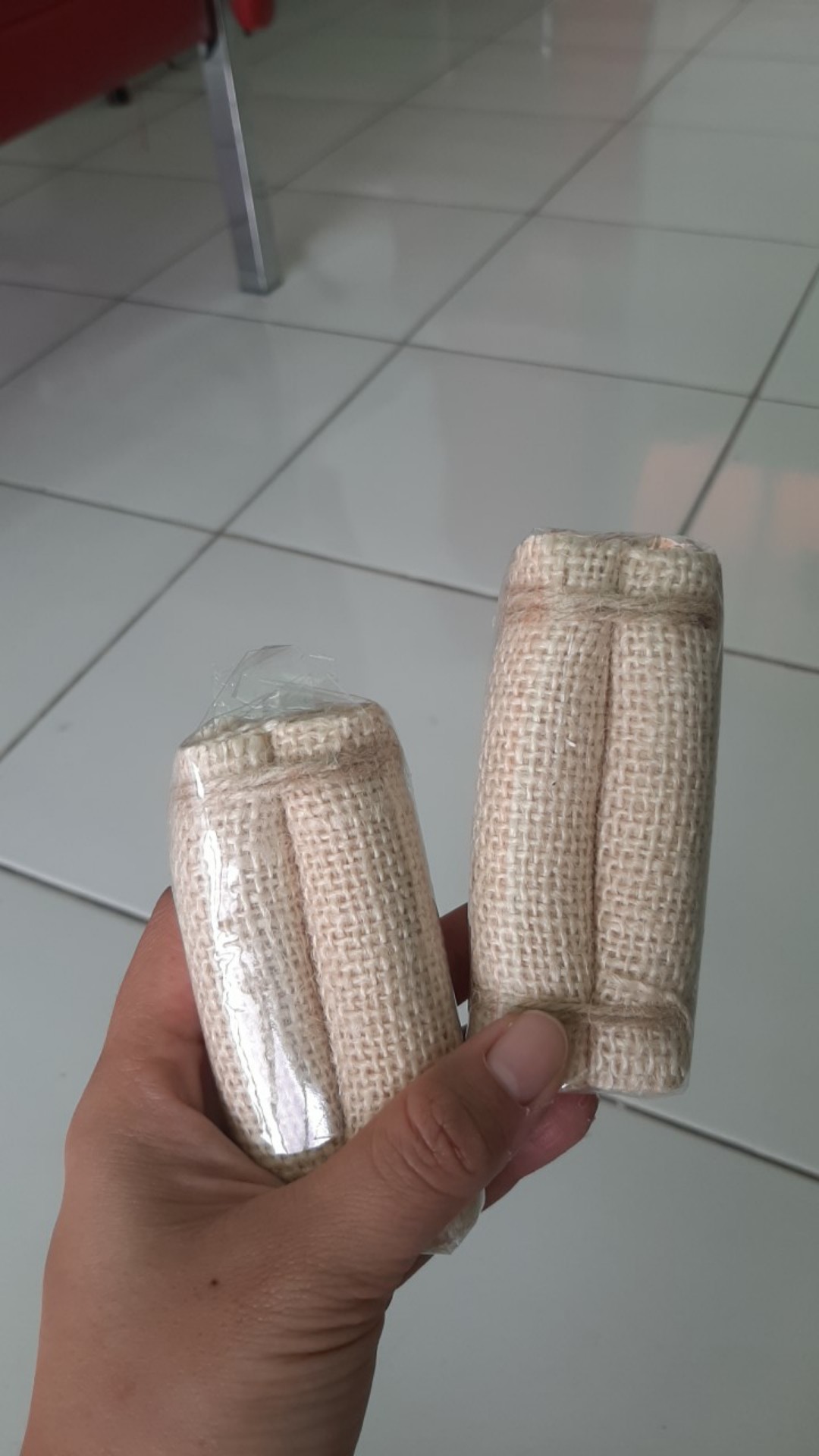 Tempat Display Bantalan Cincin Tali Samping Krem Mahar Seserahan