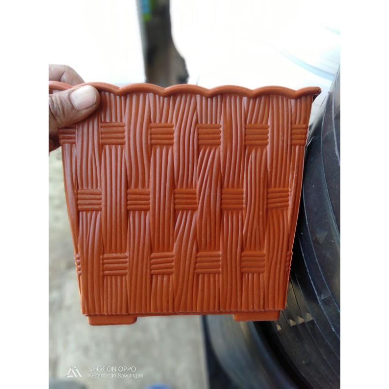 Pot bunga dan tanaman - Pot anyaman plastik