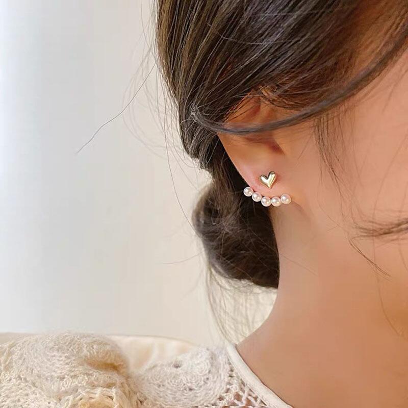 Anting Stud Bentuk Hati Aksen Mutiara Warna Emas Gaya Korea Untuk Wanita