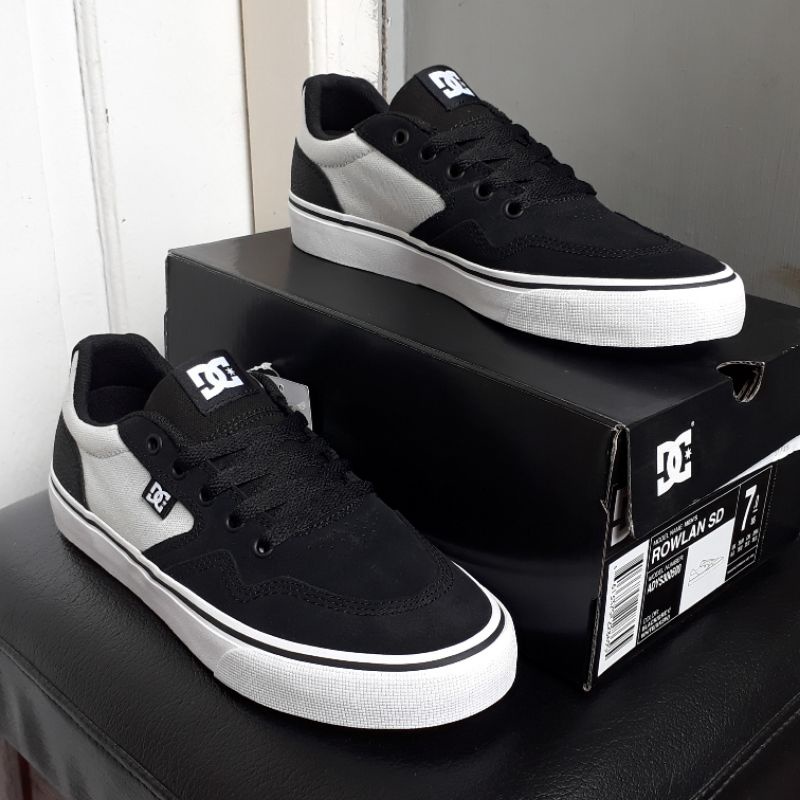 ORI SALE DC Shoes Men up to 70% Rowlan SD Black/Grey/White Sepatu Pria