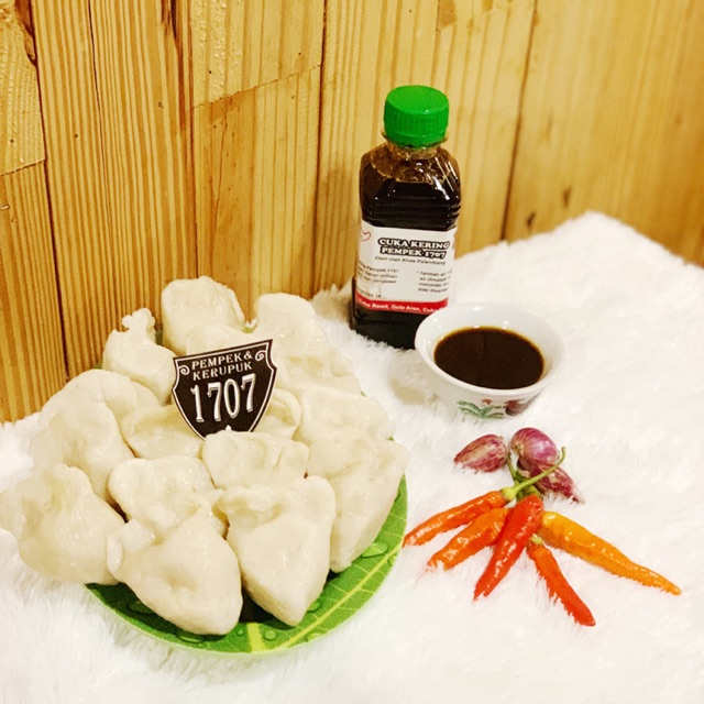 

Pempek palembang 20 pcs pempek campur + 10 pempek krispi (di luar jakarta harus mengunakan styrofoam)