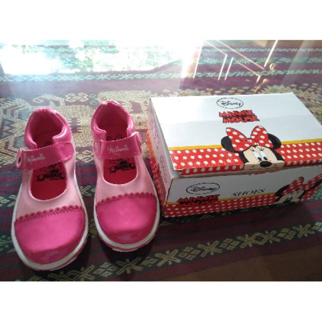Sepatu anak disney