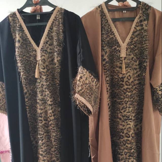 Abaya motif leopard,dengan bulu" halus