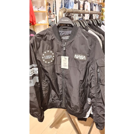 jaket bomber nasa pull&bear