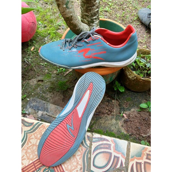 Sepatu futsal specs ls reborn second size 42
