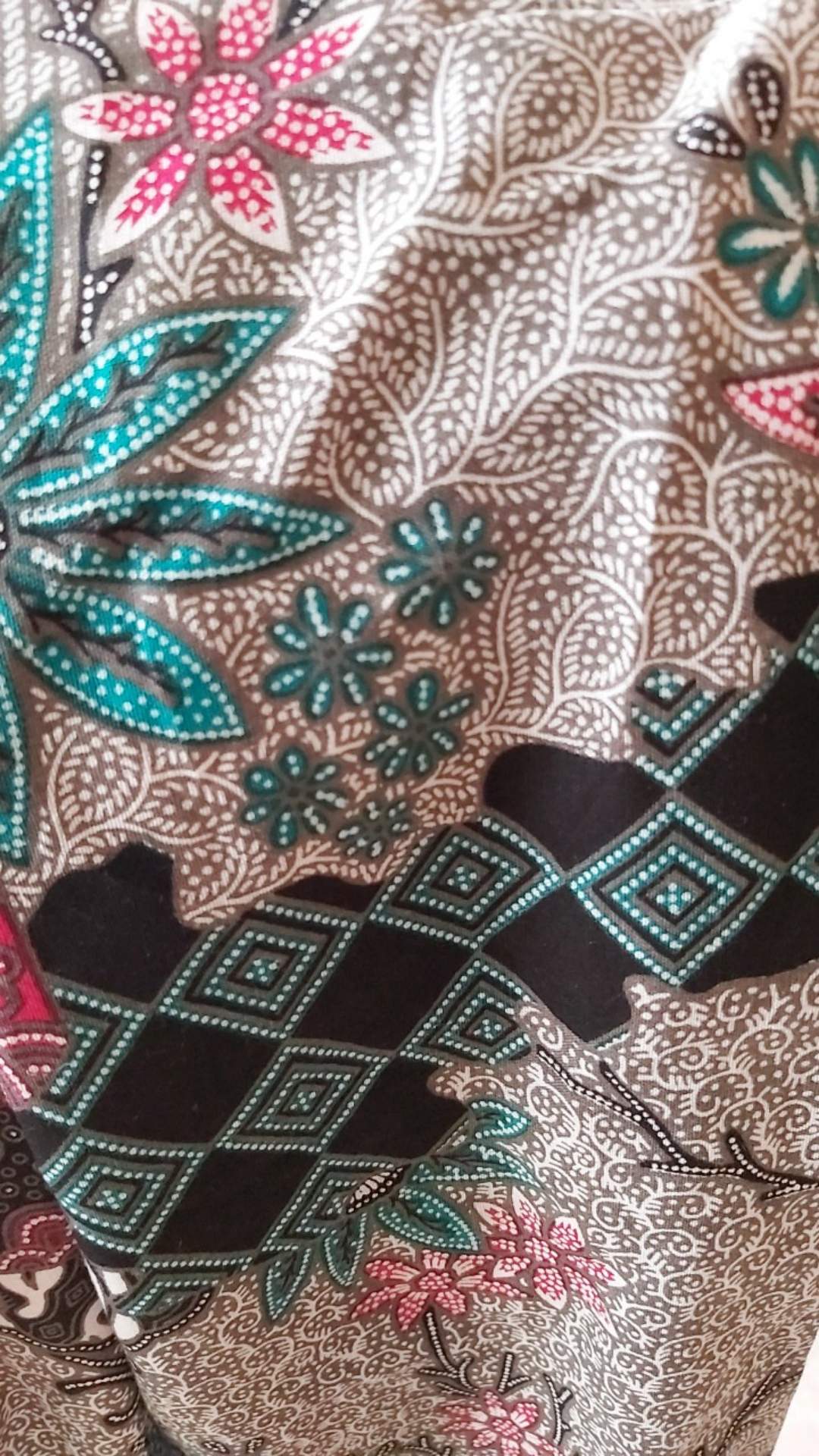 Gamis Batik Motif Cucak Rowo