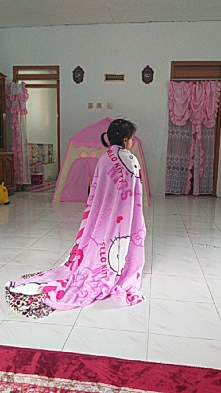 Selimut Bulu Halus 140x190 Motif Karakter Cantik Lucu Murah Asriyasashii Berkualitas