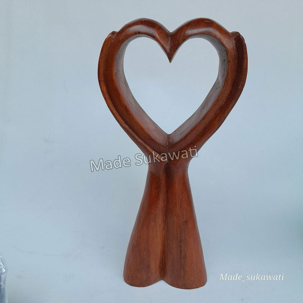 Patung Tangan memegang Love 30cm kerajinan ukiran kayu handmade Bali