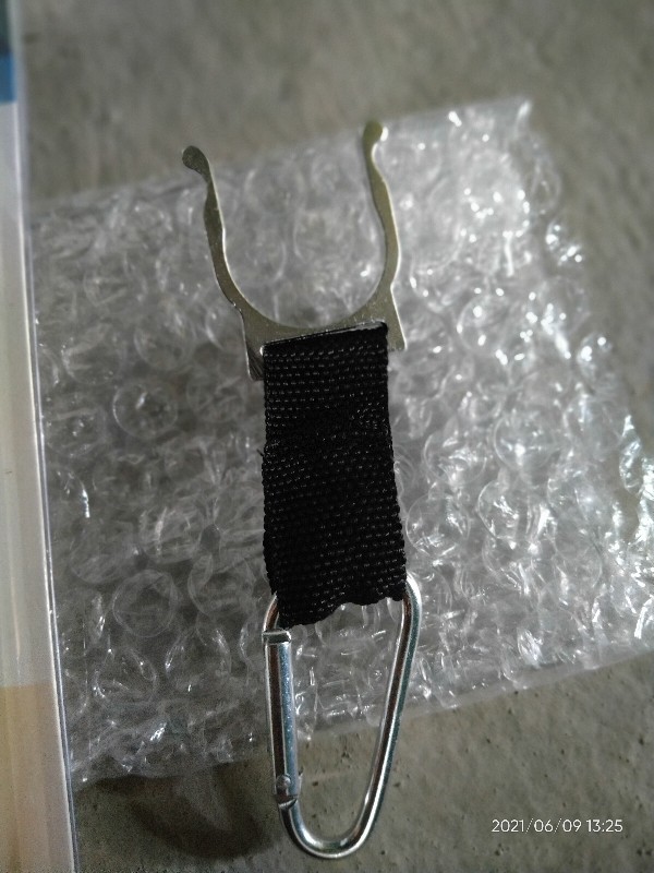 Pengait Botol Minum Mineral Holder Bottle Buckle Keychain