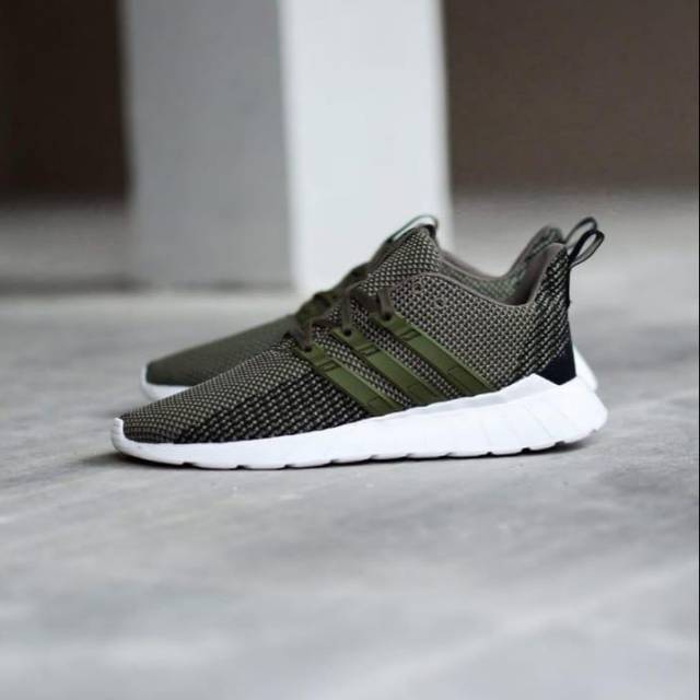 adidas questar flow olive