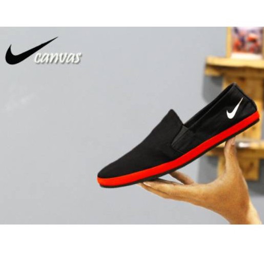 Sepatu Pria Nike SlipOn