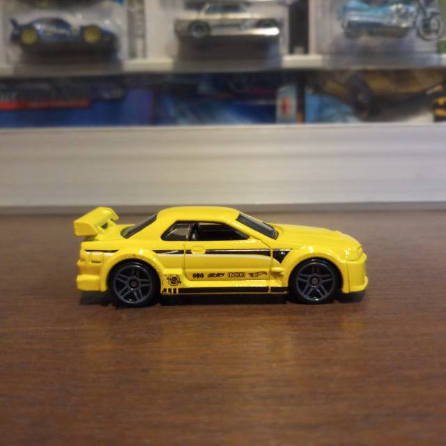 Hot Wheels Nissan Skyline GT-R R32 Yellow - Loose From Gift Pack