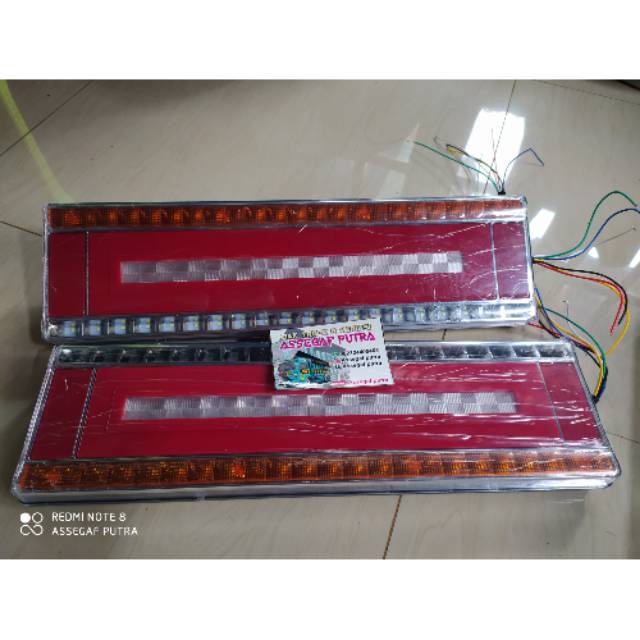 Lampu belakang truk