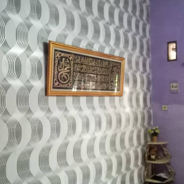 Wallpaper dinding motif salur